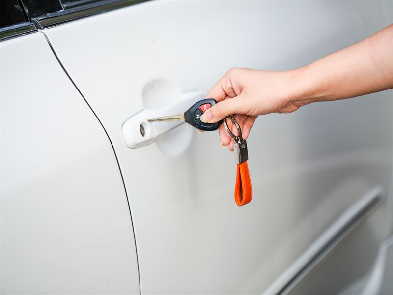 Apertura de vehículos cerrados con cerrajería automotriz sin daño a la puerta